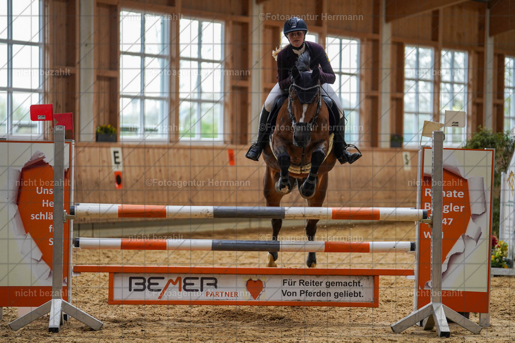 20220423-FAH09479 | Mammendorf, 2022, Dressur und springturnier, Egg, Stutenmiclgeschtüt Schwarz, Turnierfotografen Bayern, Fotoagentur Herrmann, Pferdefotograf, Reitsportbilder, Bilder Turnier, Turnierbilder